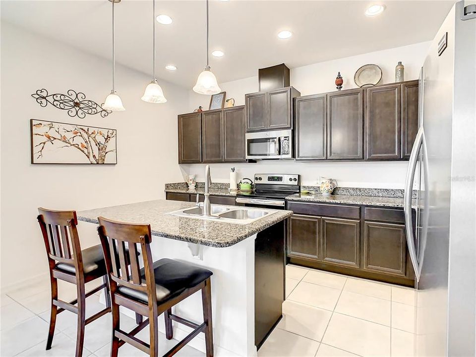 For Sale: $264,900 (2 beds, 2 baths, 1353 Square Feet)