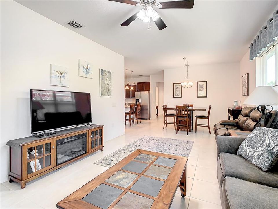 For Sale: $264,900 (2 beds, 2 baths, 1353 Square Feet)