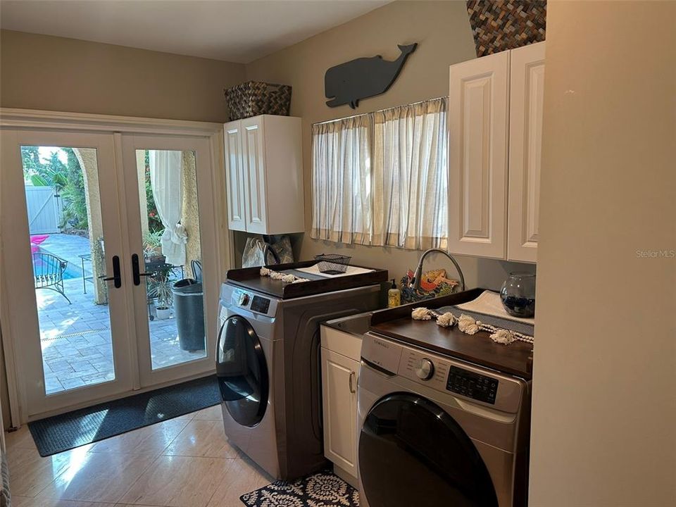 Large Indoor Laundry Room