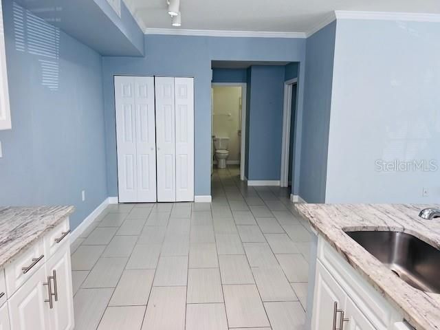 For Sale: $224,900 (1 beds, 1 baths, 904 Square Feet)