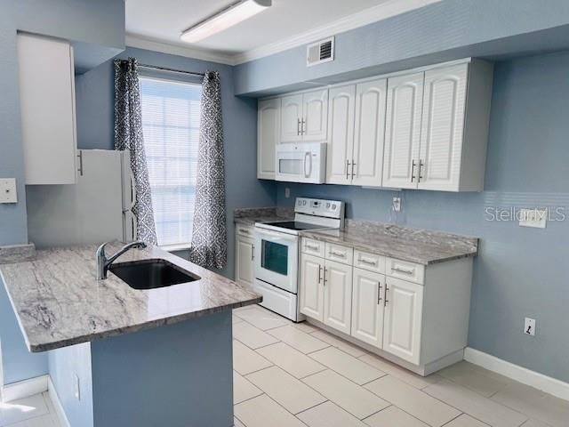 For Sale: $224,900 (1 beds, 1 baths, 904 Square Feet)