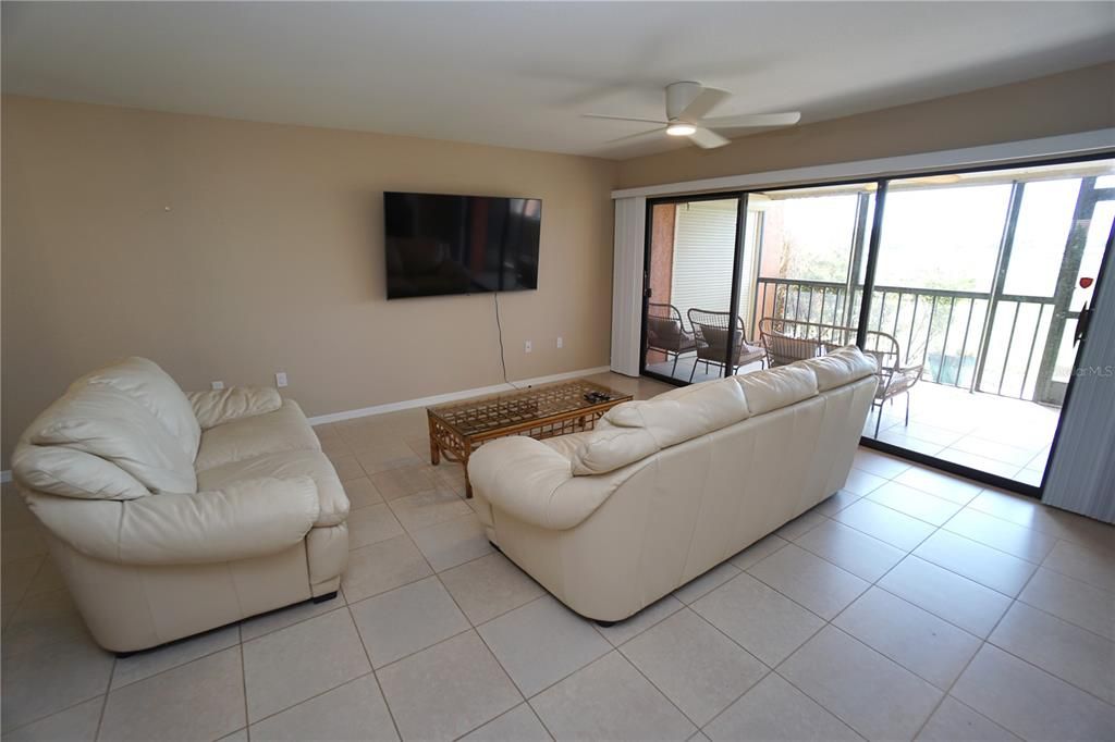 For Sale: $248,900 (2 beds, 2 baths, 1390 Square Feet)