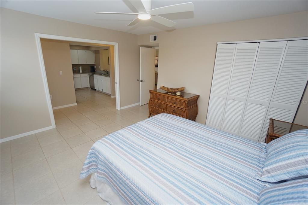 For Sale: $248,900 (2 beds, 2 baths, 1390 Square Feet)