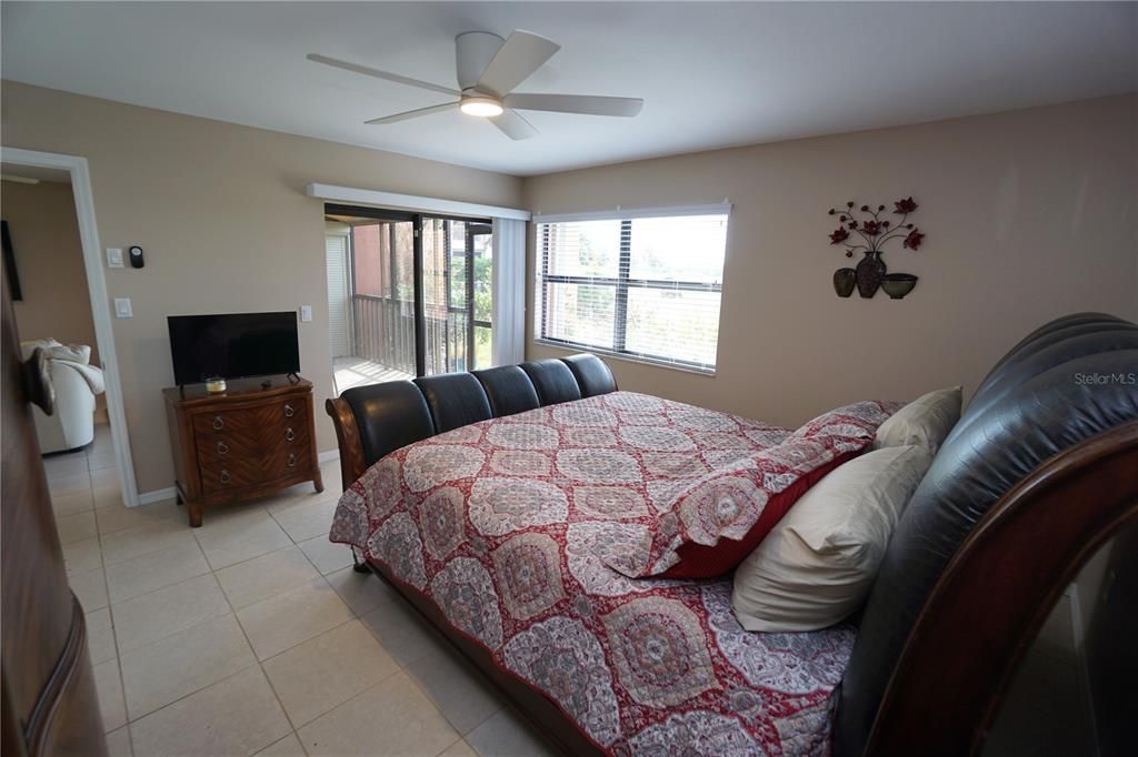 For Sale: $248,900 (2 beds, 2 baths, 1390 Square Feet)