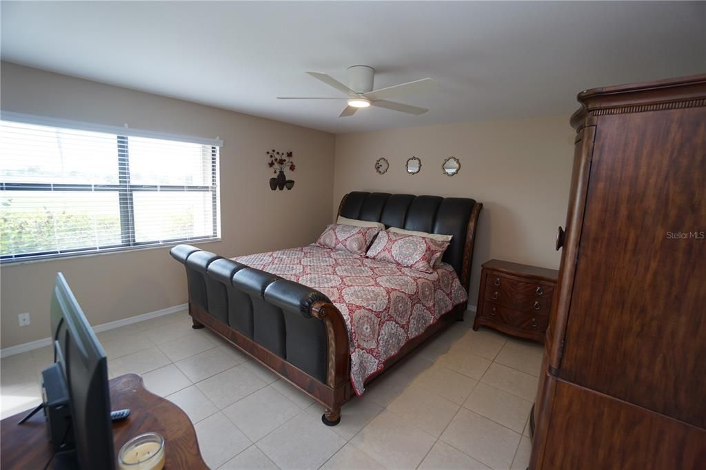 For Sale: $248,900 (2 beds, 2 baths, 1390 Square Feet)