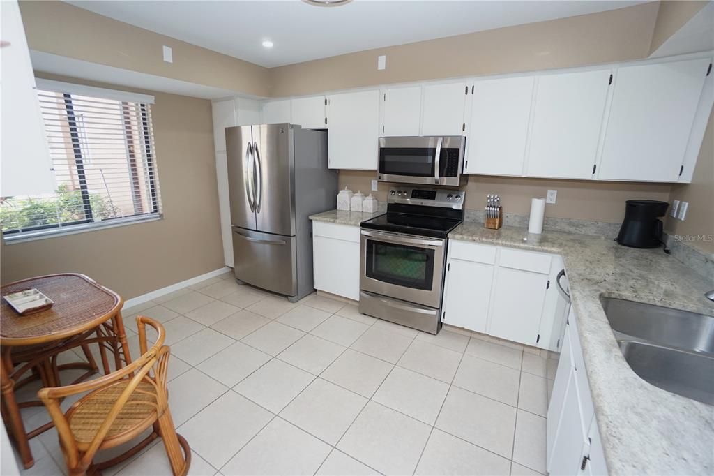 For Sale: $248,900 (2 beds, 2 baths, 1390 Square Feet)