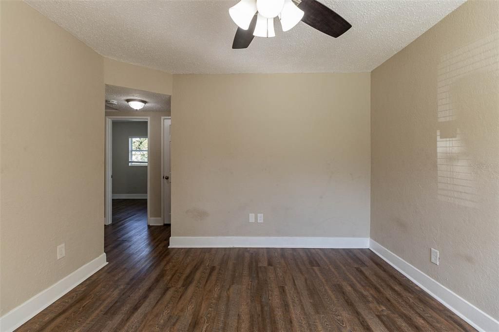 For Sale: $245,000 (3 beds, 1 baths, 918 Square Feet)