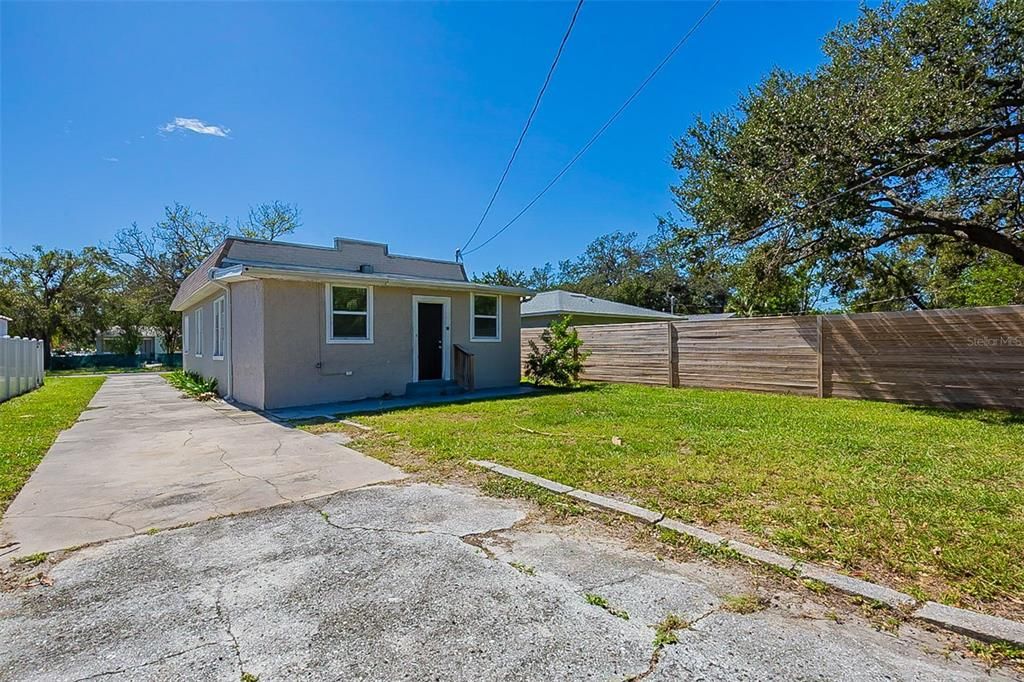 For Sale: $270,000 (3 beds, 1 baths, 1176 Square Feet)