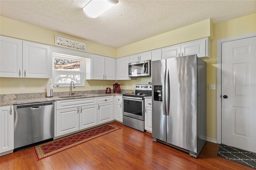 For Sale: $234,900 (2 beds, 2 baths, 1144 Square Feet)