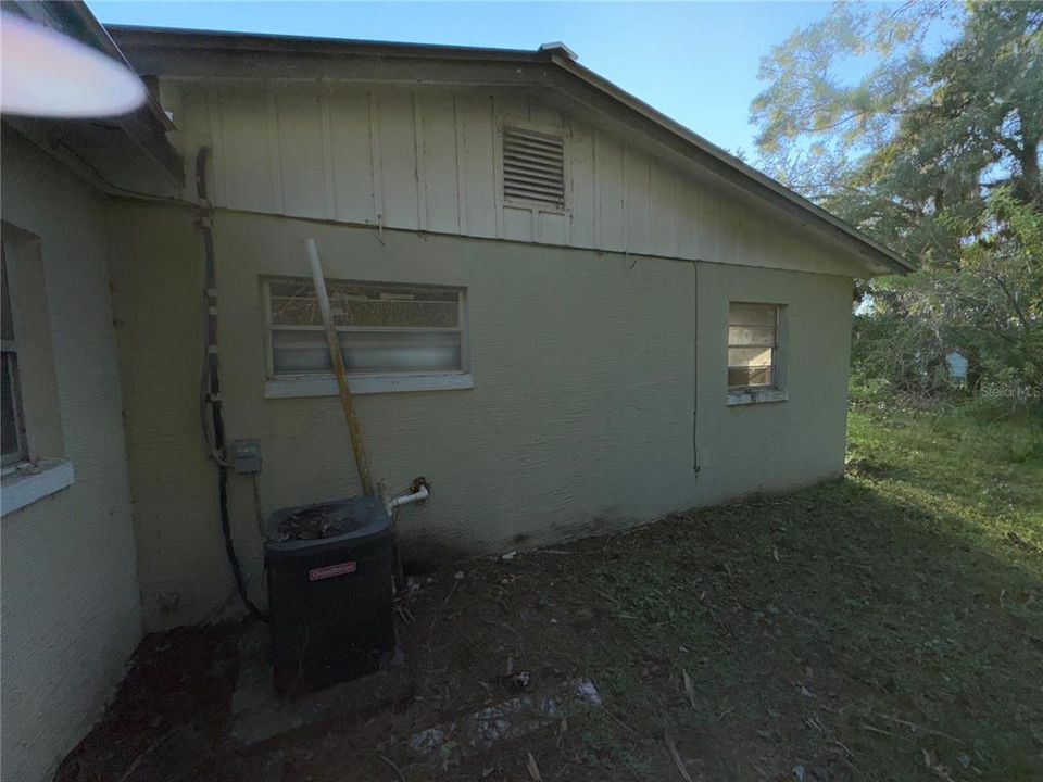 For Sale: $165,000 (3 beds, 1 baths, 1223 Square Feet)