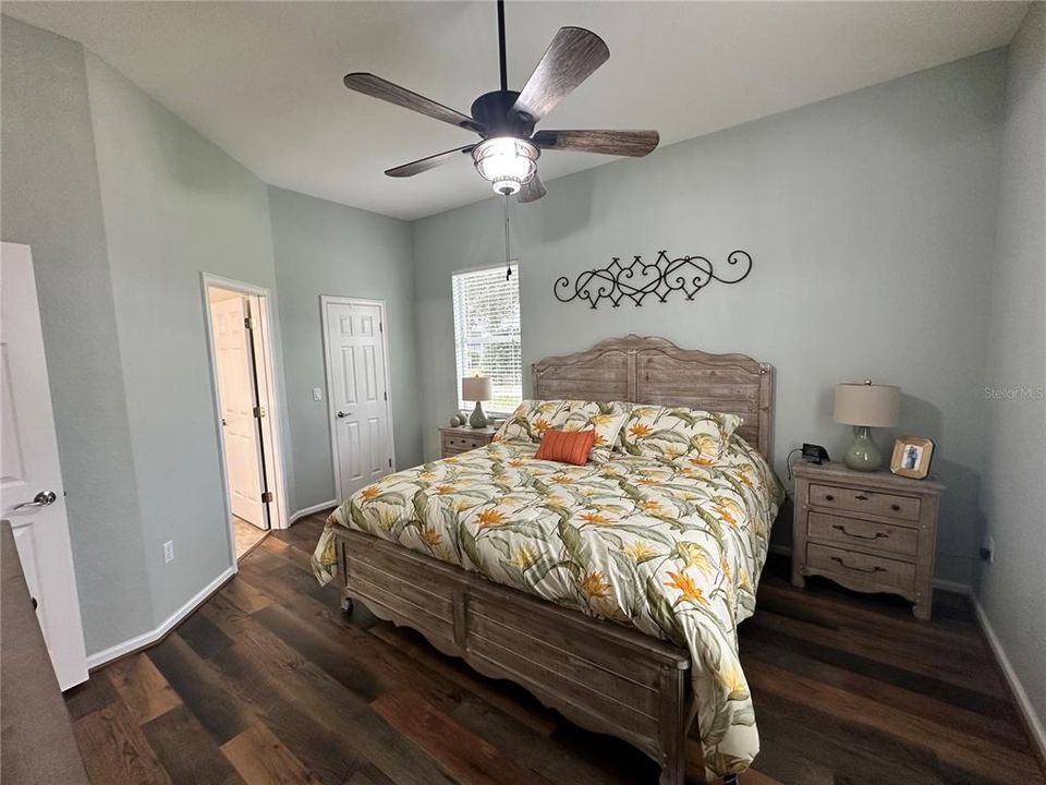 For Sale: $409,000 (2 beds, 2 baths, 1383 Square Feet)