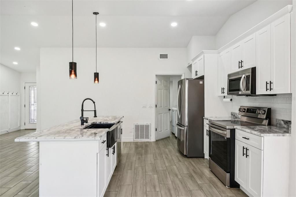 For Sale: $424,900 (3 beds, 2 baths, 1307 Square Feet)