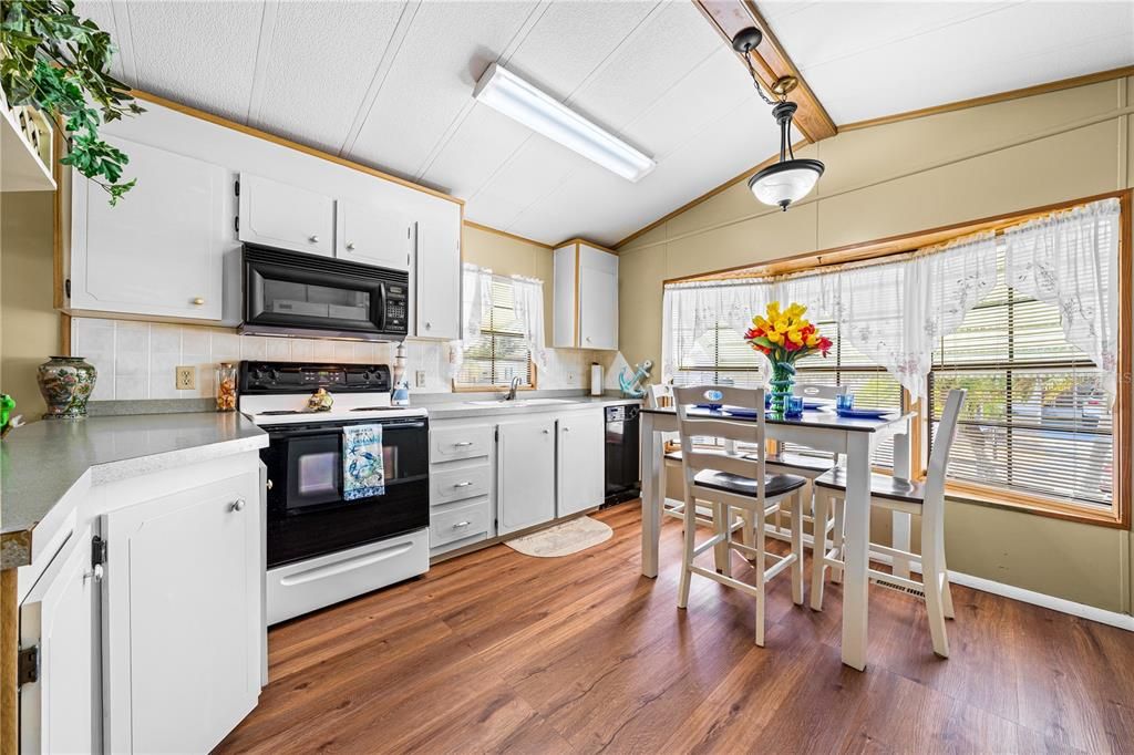 Gorgeous kitchen table!