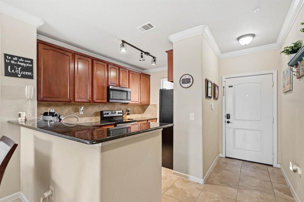 For Sale: $215,000 (2 beds, 2 baths, 1039 Square Feet)