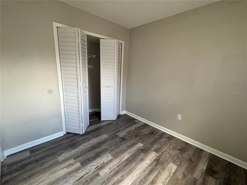 For Sale: $217,500 (2 beds, 1 baths, 876 Square Feet)