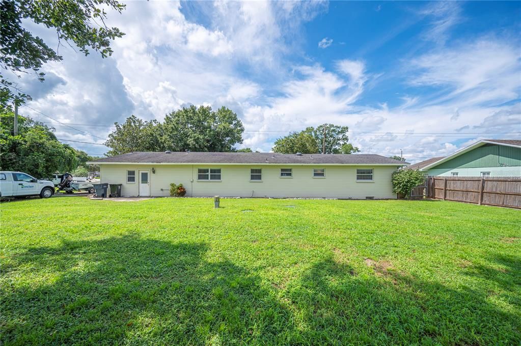 For Sale: $350,000 (3 beds, 2 baths, 1792 Square Feet)