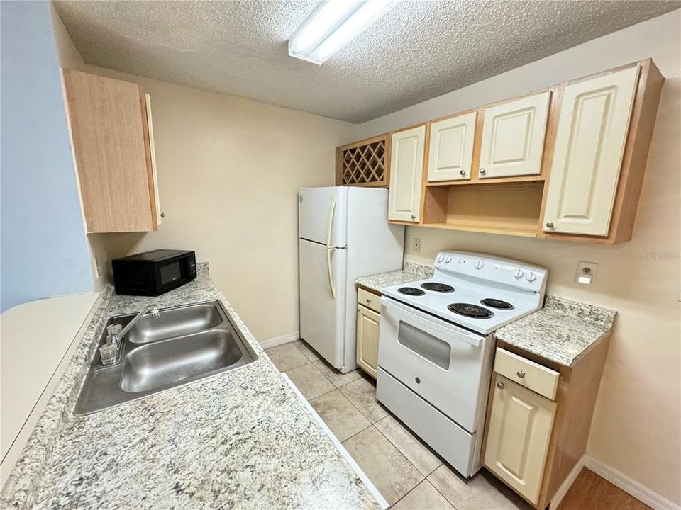 For Rent: $1,250 (1 beds, 1 baths, 648 Square Feet)