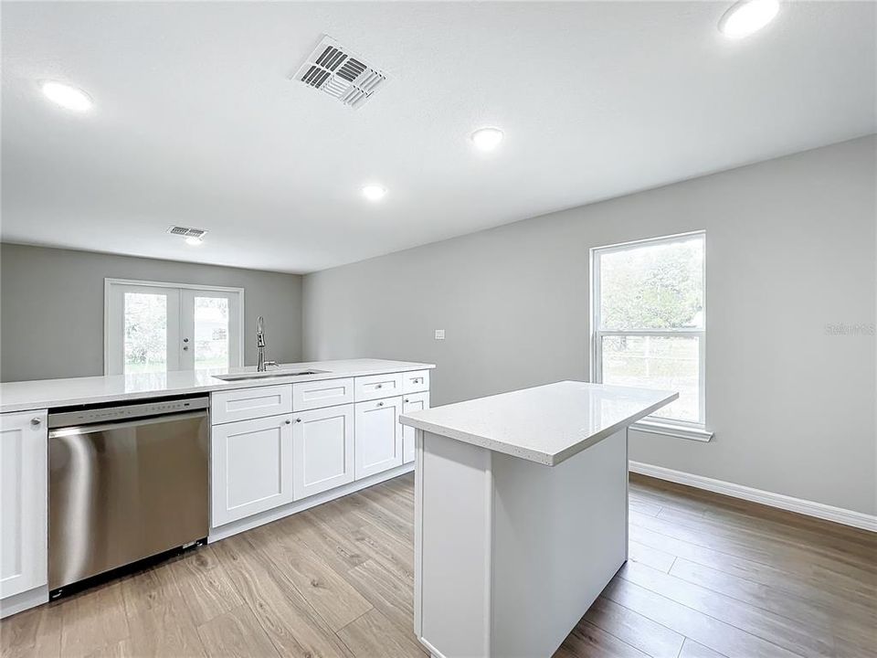 For Sale: $319,800 (3 beds, 2 baths, 1582 Square Feet)