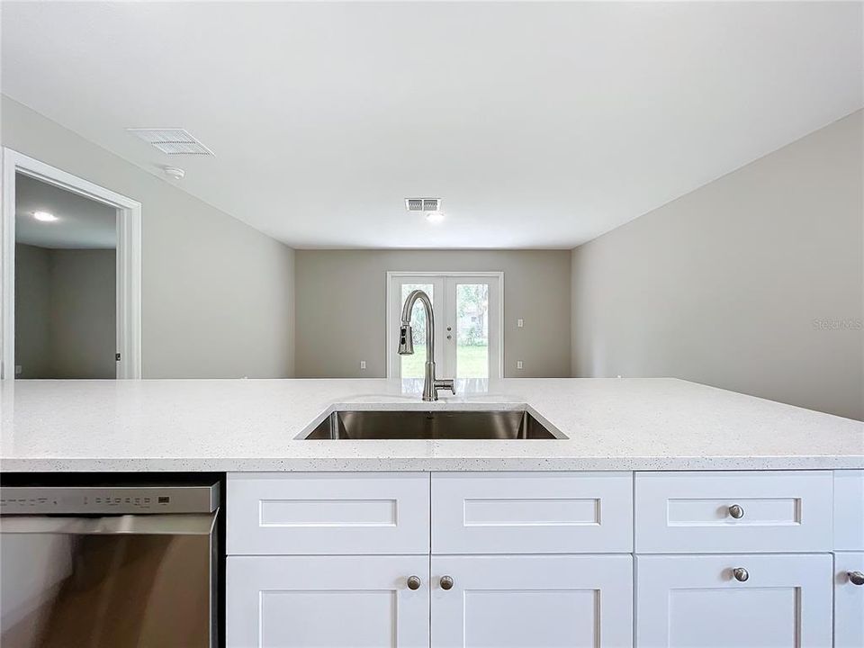 For Sale: $319,800 (3 beds, 2 baths, 1582 Square Feet)