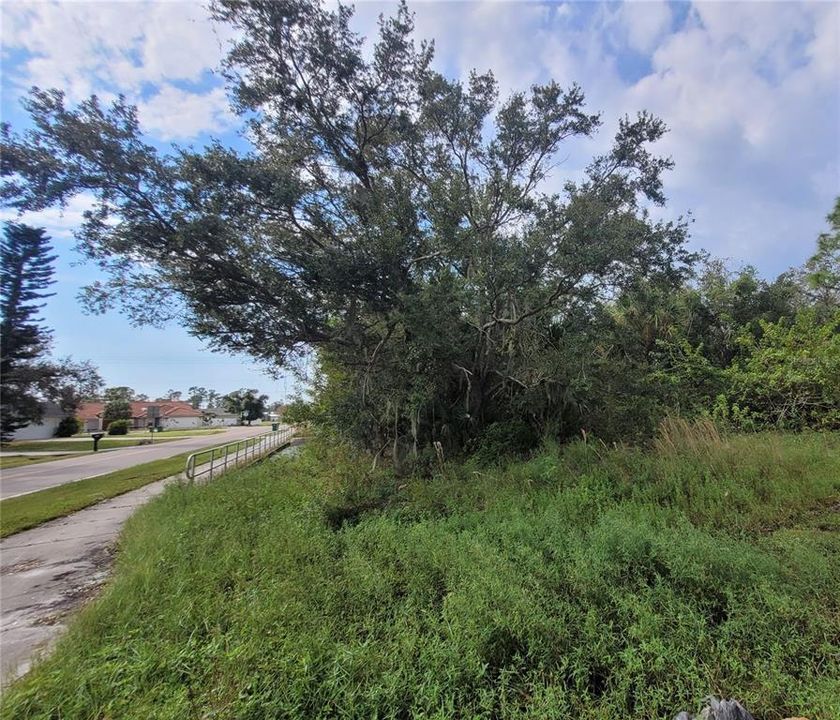 En Venta: $25,000 (1.02 acres)