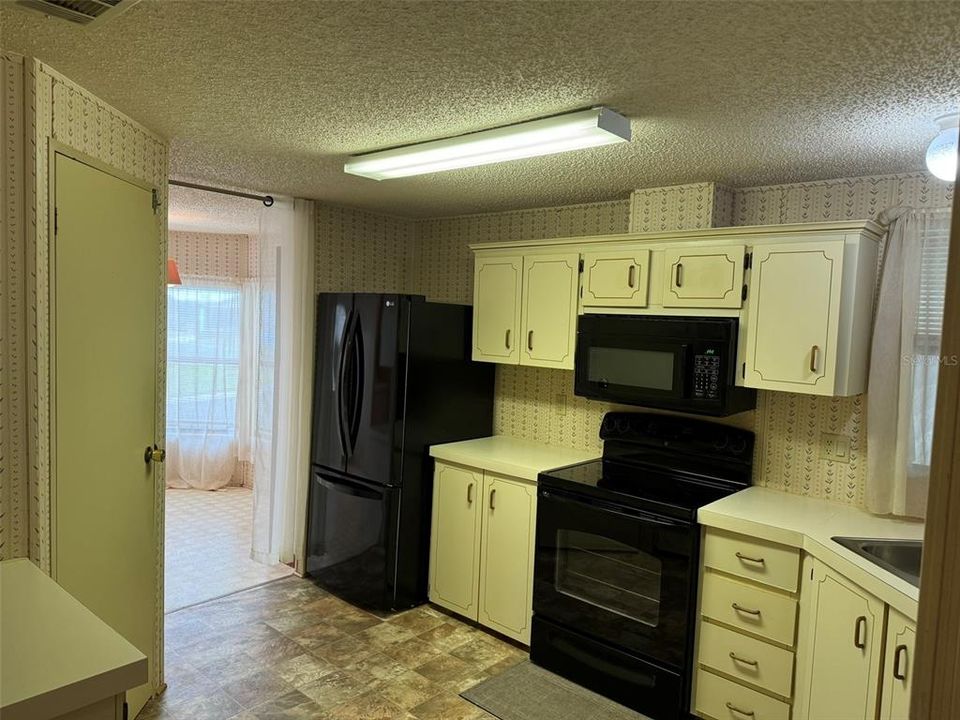 For Sale: $179,000 (3 beds, 2 baths, 1568 Square Feet)