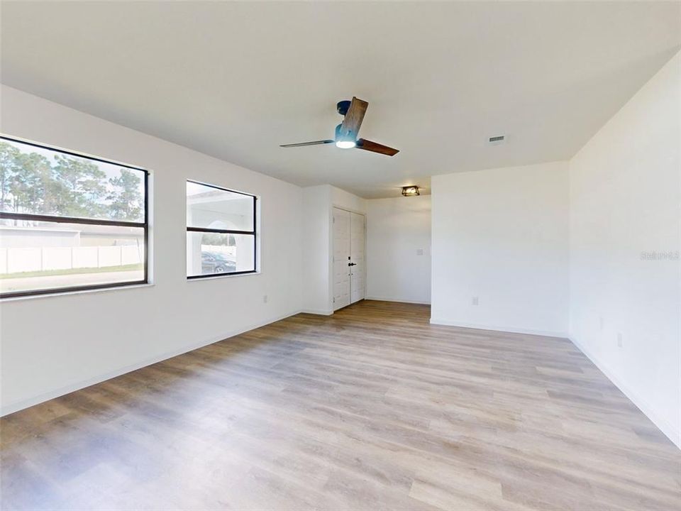 For Sale: $330,000 (3 beds, 2 baths, 1527 Square Feet)