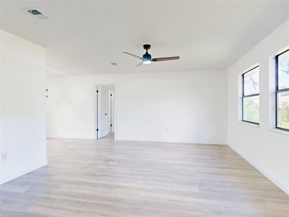 For Sale: $330,000 (3 beds, 2 baths, 1527 Square Feet)