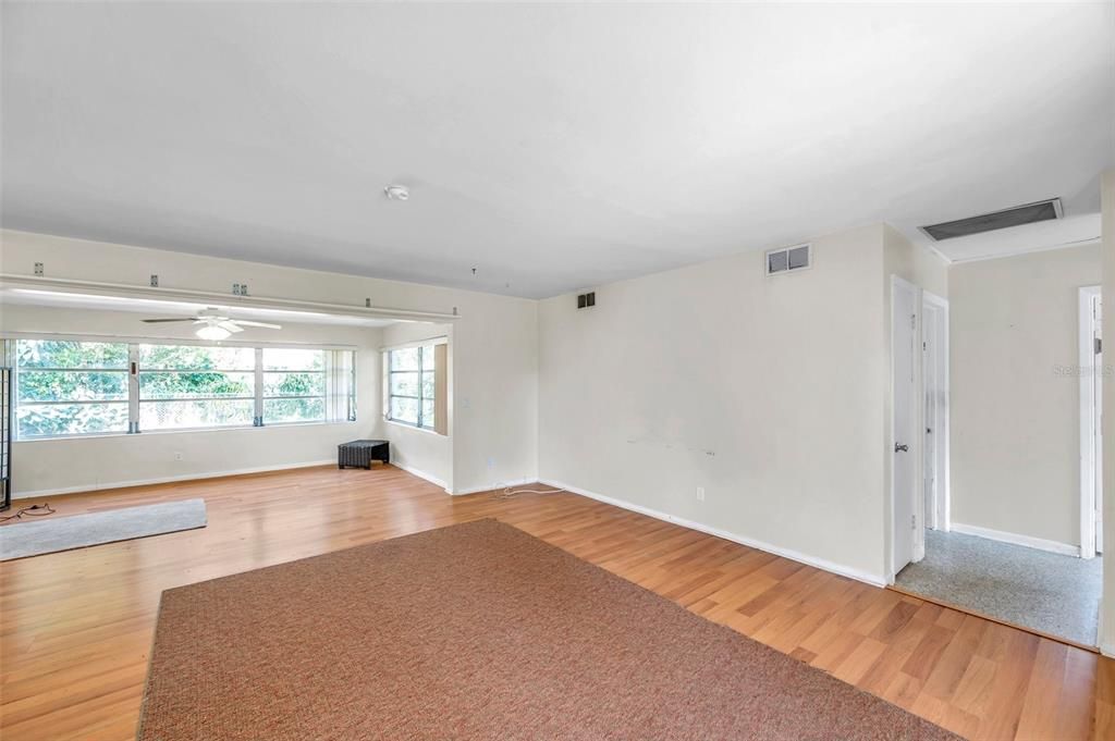 For Sale: $435,000 (2 beds, 2 baths, 1252 Square Feet)