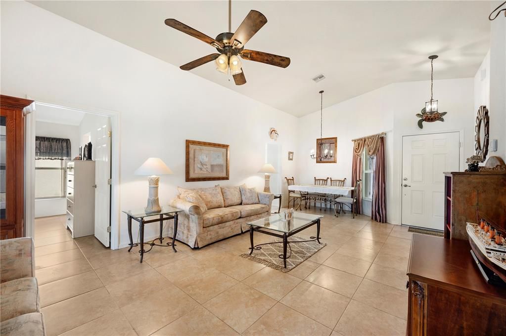 For Sale: $275,900 (3 beds, 2 baths, 1385 Square Feet)