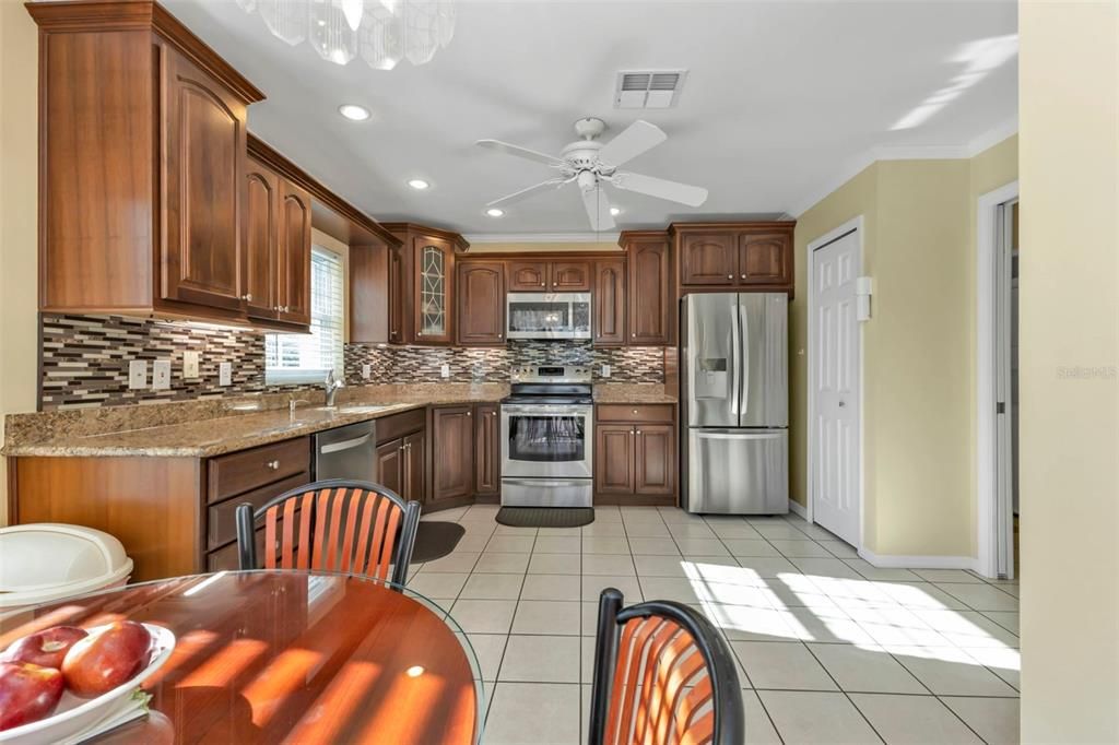 For Sale: $360,000 (2 beds, 2 baths, 1665 Square Feet)