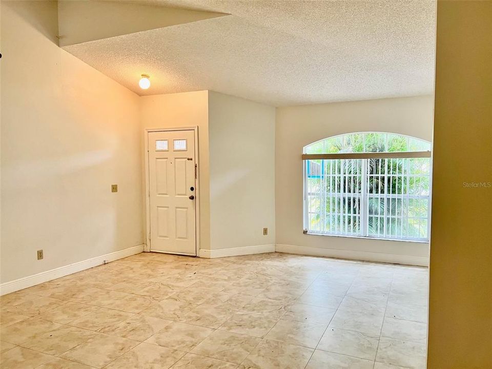 For Rent: $2,350 (3 beds, 2 baths, 1571 Square Feet)