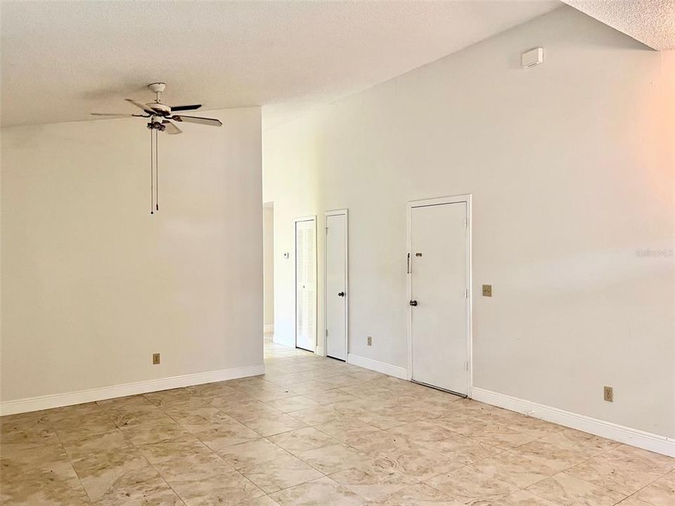 For Rent: $2,350 (3 beds, 2 baths, 1571 Square Feet)