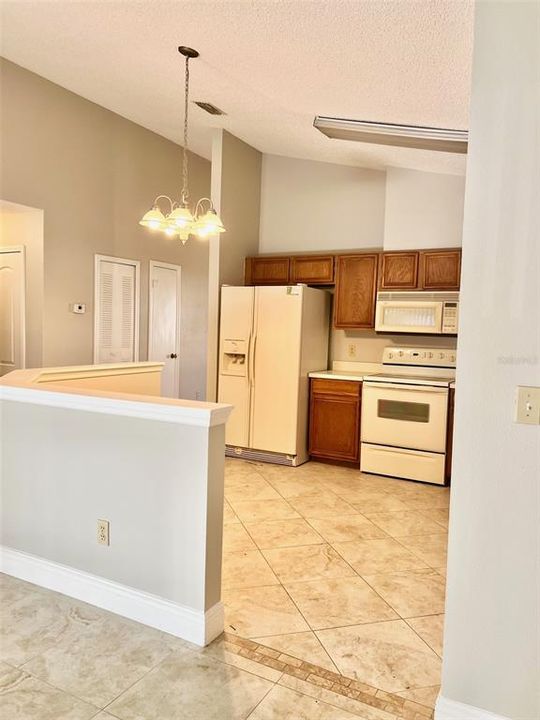 For Rent: $2,350 (3 beds, 2 baths, 1571 Square Feet)