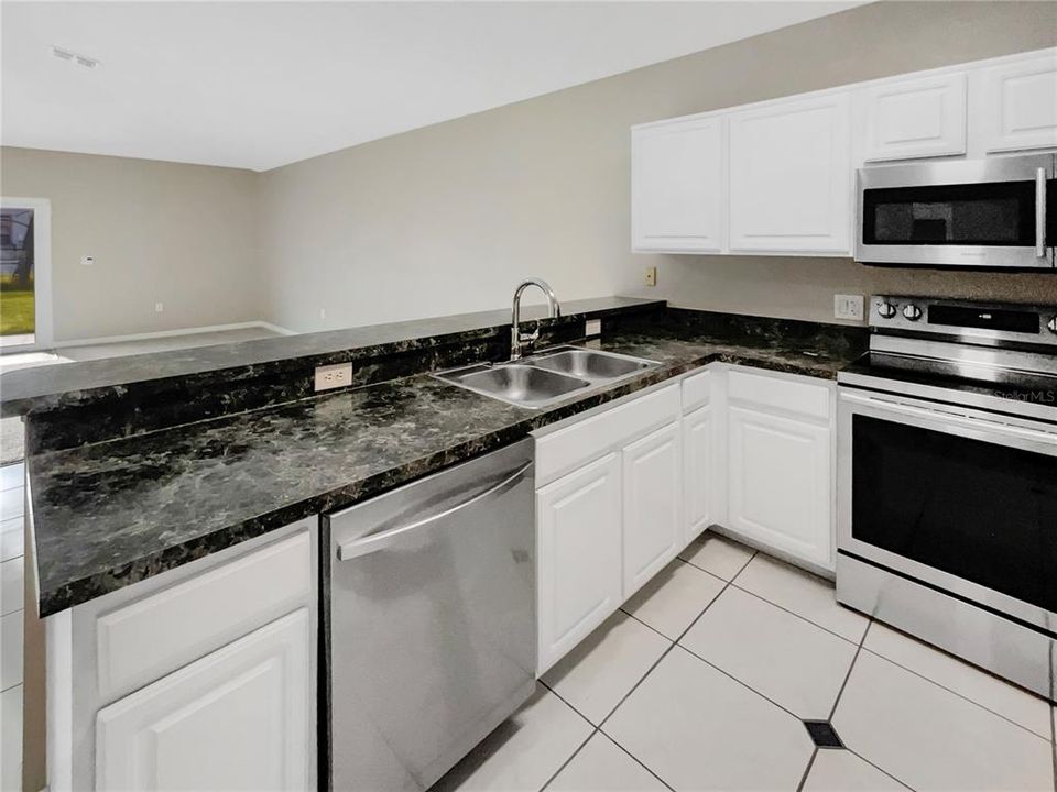 For Sale: $305,000 (3 beds, 2 baths, 1728 Square Feet)