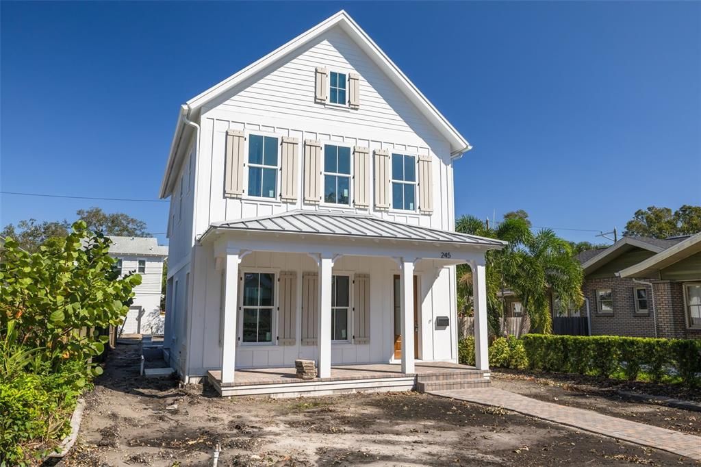 For Sale: $2,295,000 (3 beds, 3 baths, 2600 Square Feet)