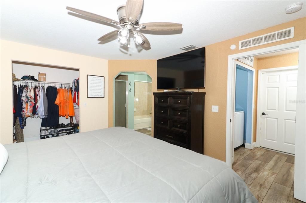 For Sale: $340,000 (3 beds, 2 baths, 1509 Square Feet)