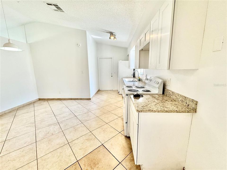 For Rent: $1,817 (3 beds, 2 baths, 1079 Square Feet)