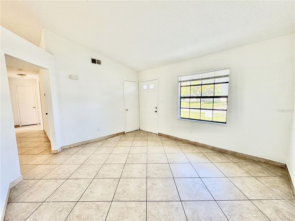 For Rent: $1,817 (3 beds, 2 baths, 1079 Square Feet)