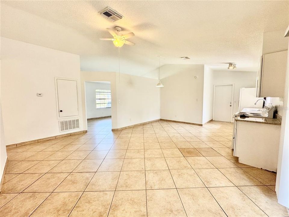 For Rent: $1,817 (3 beds, 2 baths, 1079 Square Feet)