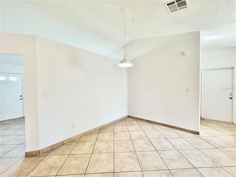 For Rent: $1,817 (3 beds, 2 baths, 1079 Square Feet)