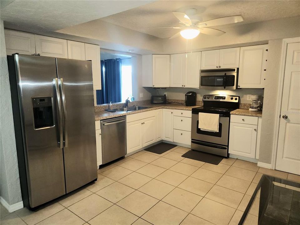 For Sale: $320,000 (4 beds, 2 baths, 1943 Square Feet)