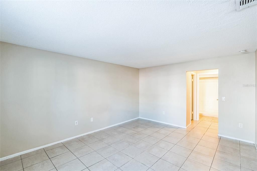 For Sale: $139,900 (2 beds, 2 baths, 1165 Square Feet)