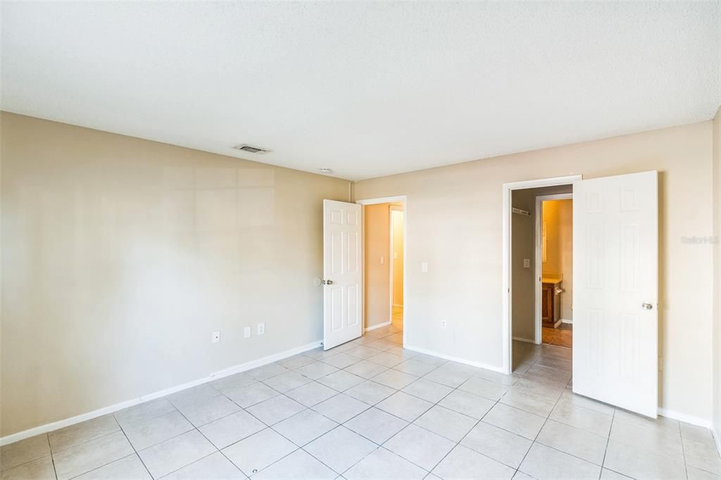 For Sale: $139,900 (2 beds, 2 baths, 1165 Square Feet)