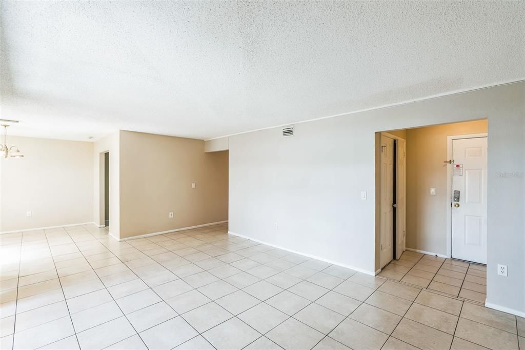 For Sale: $139,900 (2 beds, 2 baths, 1165 Square Feet)