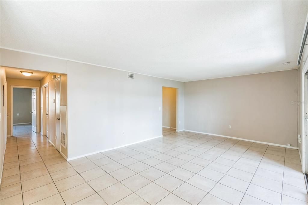 For Sale: $139,900 (2 beds, 2 baths, 1165 Square Feet)