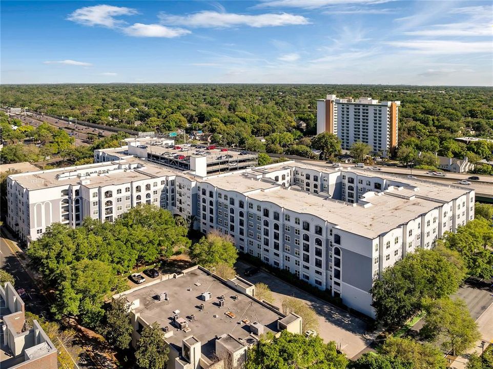 The proximity to I-4 and 408 gives you easy access to surrounding cities while you are just minutes from top restaurants, shopping, Lake Eola, and so much more!