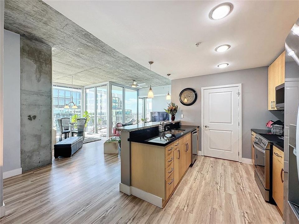 For Sale: $424,900 (2 beds, 2 baths, 1261 Square Feet)