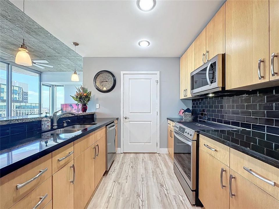 For Sale: $424,900 (2 beds, 2 baths, 1261 Square Feet)