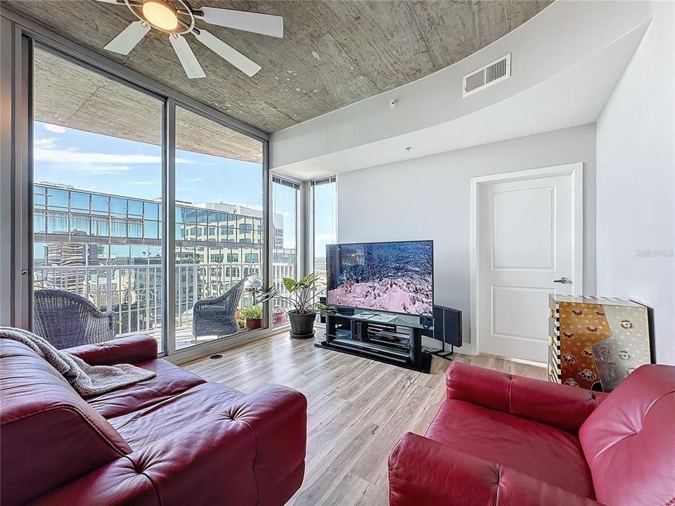 For Sale: $424,900 (2 beds, 2 baths, 1261 Square Feet)