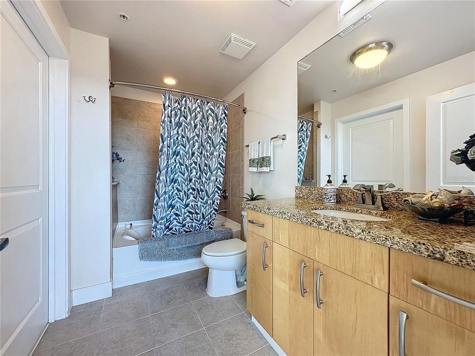 For Sale: $424,900 (2 beds, 2 baths, 1261 Square Feet)